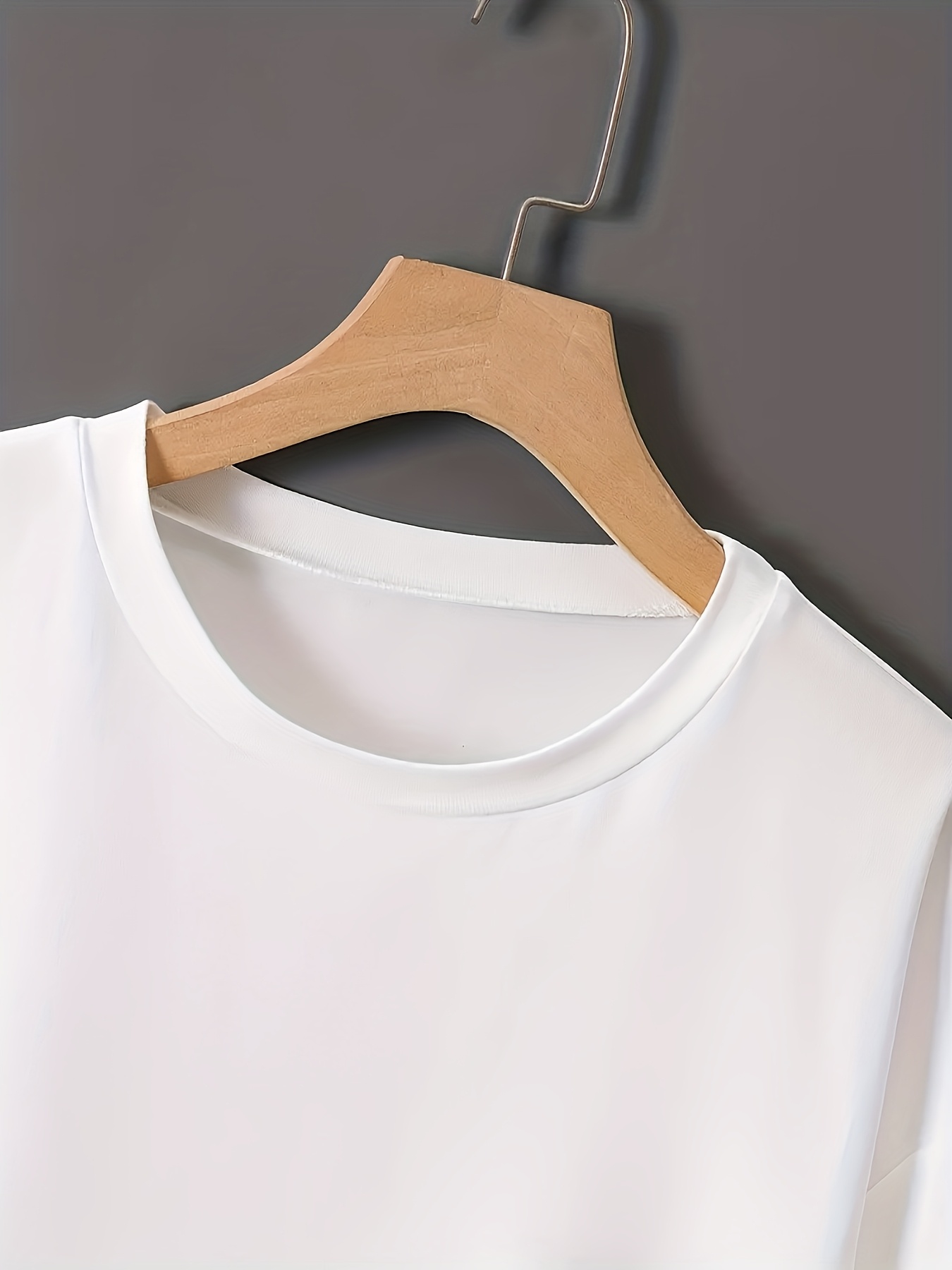 A Printed T-shirt with A Retro - Summer Clothing Must Haves recensie en prijs